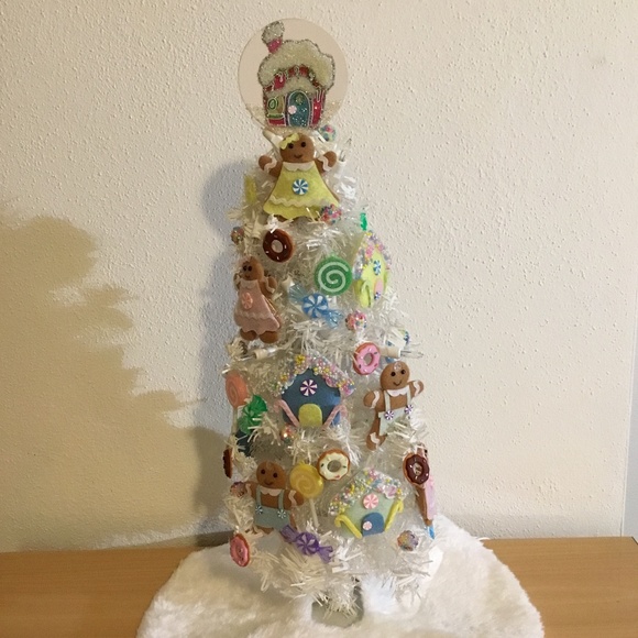 New, 18 inch Hand crafted Gingerbread Christmas Tree - Picture 3 of 5